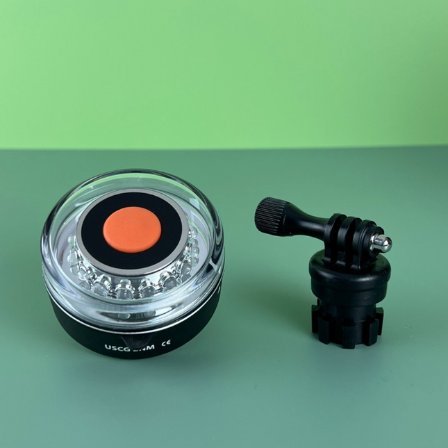 Navilight 360° 2NM w/Navimount base 040 with carbon fibre fitting for bow number holder